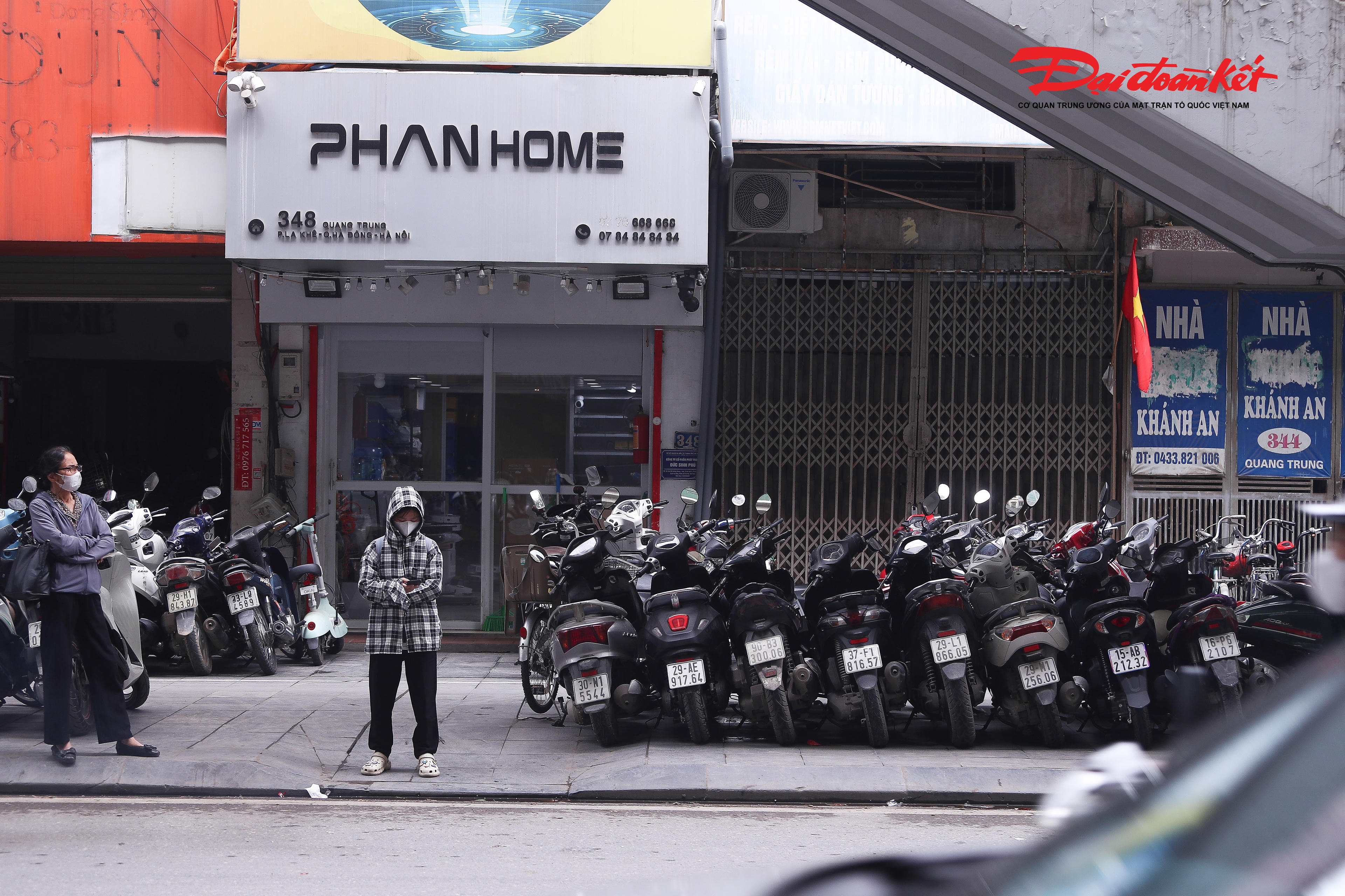 Việc chấn chỉnh các bãi trông giữ xe tự phát được xác định là giải pháp quan trọng nhằm nâng cao chất lượng dịch vụ vận tải hành khách công cộng bằng đường sắt đô thị, góp phần xây dựng hình ảnh văn minh, hiện đại cho Thủ đô Hà Nội.

