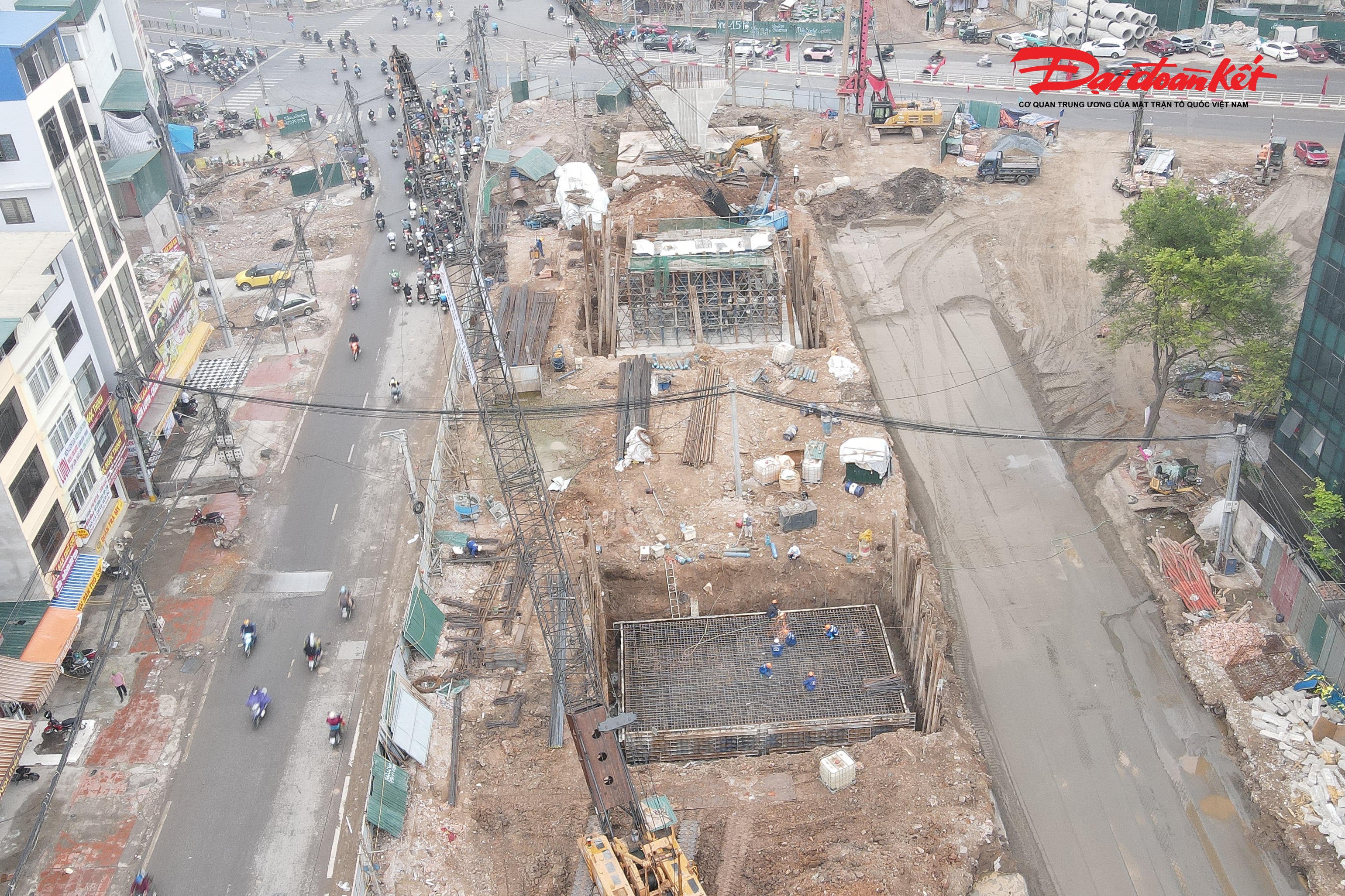 Dự án được thiết kế với nhiều hạng mục quan trọng, trong đó có cầu vượt nút giao Láng Hạ gồm 7 nhịp dầm hộp bản rỗng bê tông cốt thép dự ứng lực, rộng 18m cho 4 làn xe hai chiều, tổng chiều dài 250,7m. Cầu vượt nút giao Nguyễn Chí Thanh gồm 6 nhịp, cùng quy mô 4 làn xe, tổng chiều dài 220,7m.