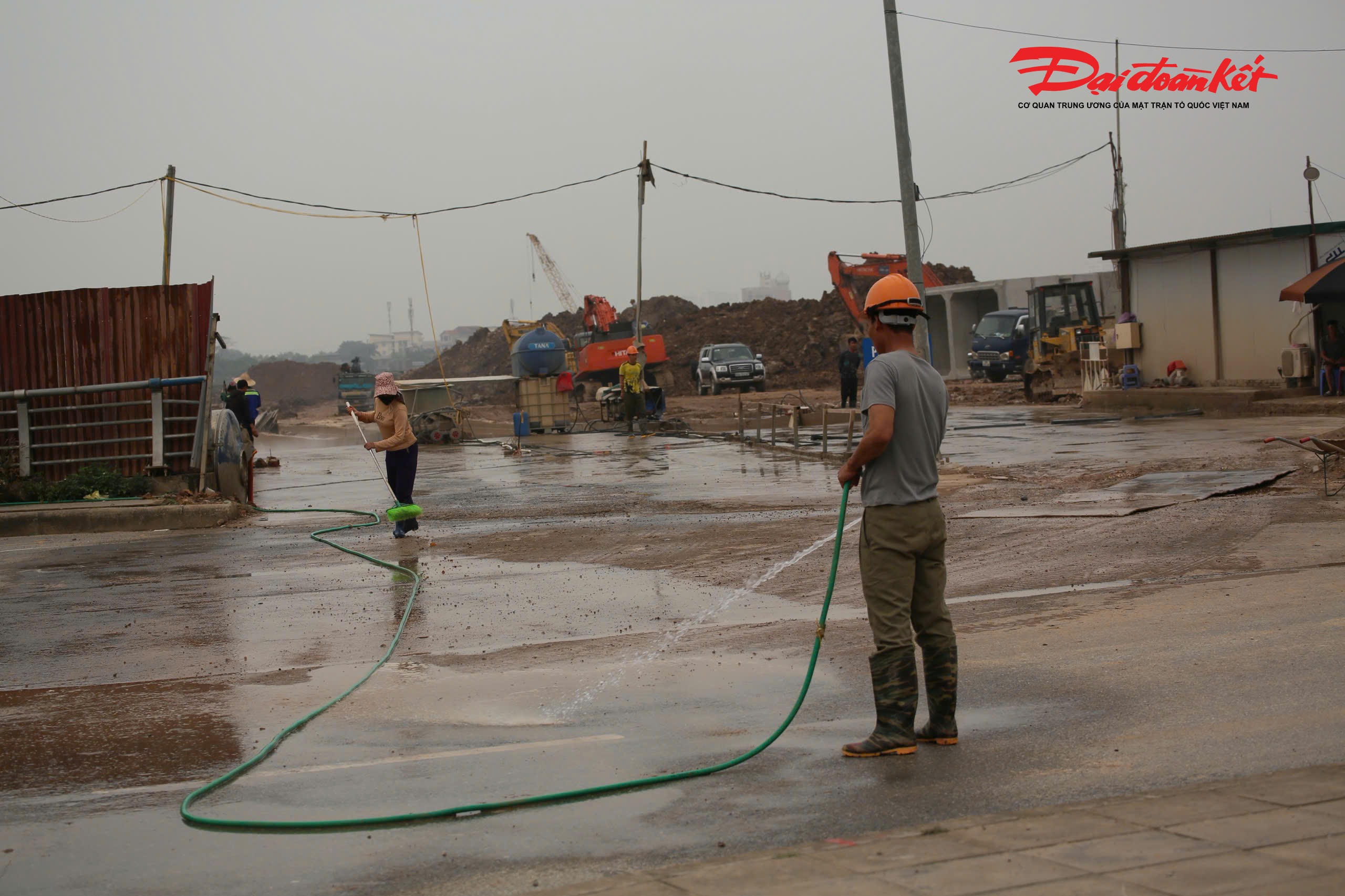 Khu vực các công trình thi công được yêu cầu thực hiện nghiêm các biện pháp bảo đảm vệ sinh môi trường.