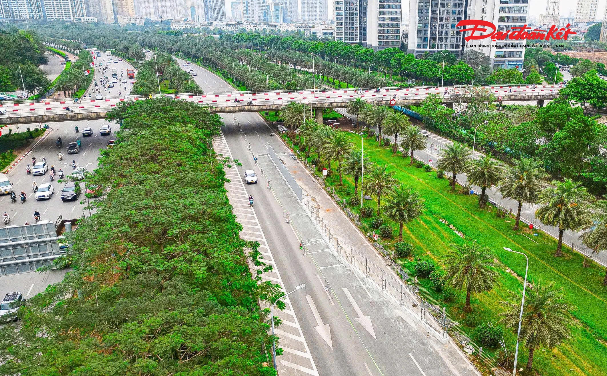 Sau khi rào chắn, mặt đường còn lại được tận dụng kết hợp cả làn khẩn cấp, đảm bảo bề rộng lưu thông từ khoảng 9,05m đến 10,5m mỗi chiều.

