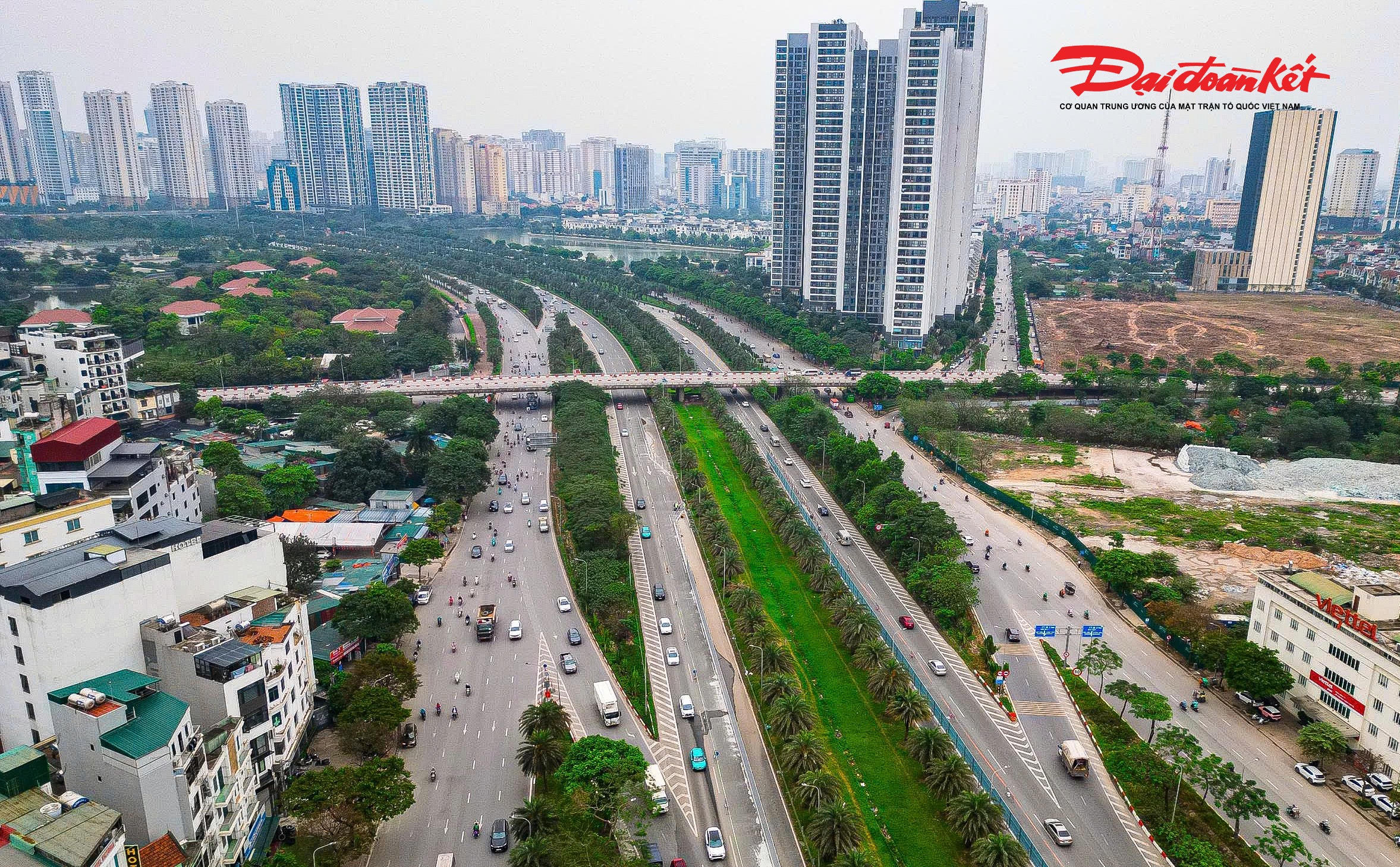 Theo Sở Xây dựng Hà Nội, nhằm phục vụ thi công khu gian S6 – S7 của tuyến đường sắt đô thị số 5 (Văn Cao – Ngọc Khánh – Láng – Hòa Lạc), thành phố sẽ điều chỉnh tổ chức giao thông trên đoạn Đại lộ Thăng Long từ Km3+009 đến Km3+704.