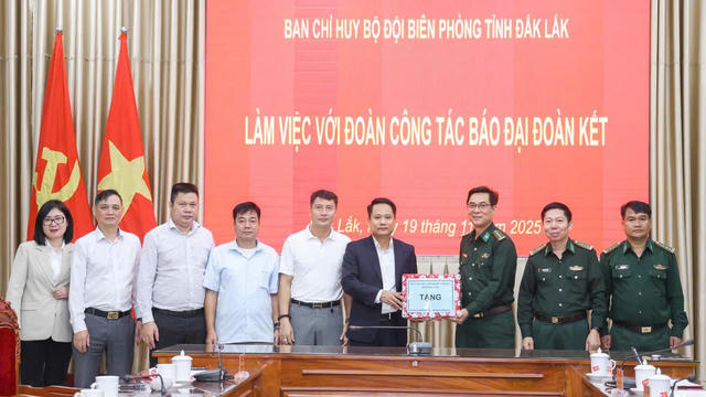Báo Đại đoàn kết và Bộ đội Biên phòng tỉnh Đắk Lắk: "Xuân biên phòng - Ấm lòng dân bản”