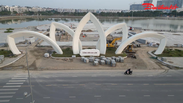 Toàn cảnh công viên gần 300 tỷ đồng, điểm nhấn cổng hoa sen 5 cánh ở Hà Nội