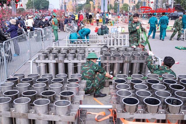 Toàn cảnh trận địa pháo hoa ở Hà Nội chào mừng năm mới Bính Ngọ 2026 Toàn cảnh trận địa pháo hoa ở Hà Nội chào mừng năm mới Bính Ngọ 2026