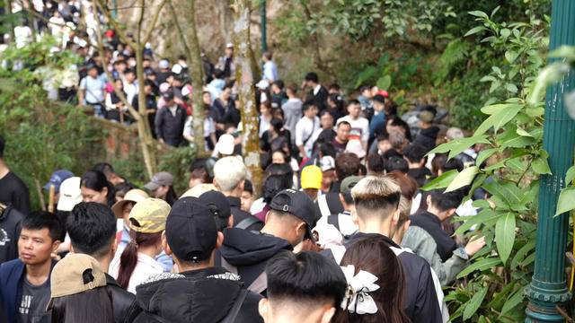 Khách về Yên Tử tăng gấp đôi