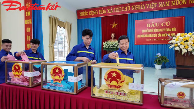 Quảng Ninh: Hàng vạn thợ mỏ nô nức đi bỏ phiếu bầu cử