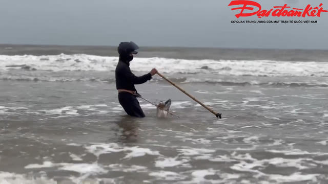 Nhọc nhằn nghề ‘đi giật lùi’ 